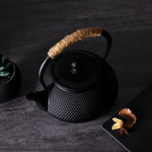 Load image into Gallery viewer, Cast iron Teapot with filter 1.2L
